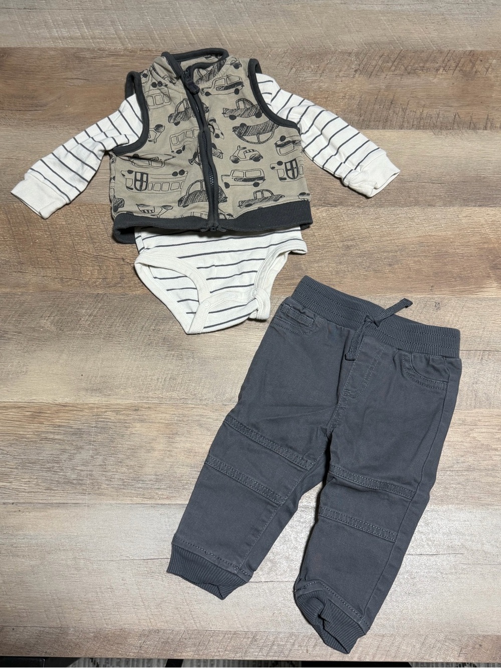Boys 6 Month Lot | 13pc. | OshKosh, Carter’s & Okie Dokie - Picture 3 of 6